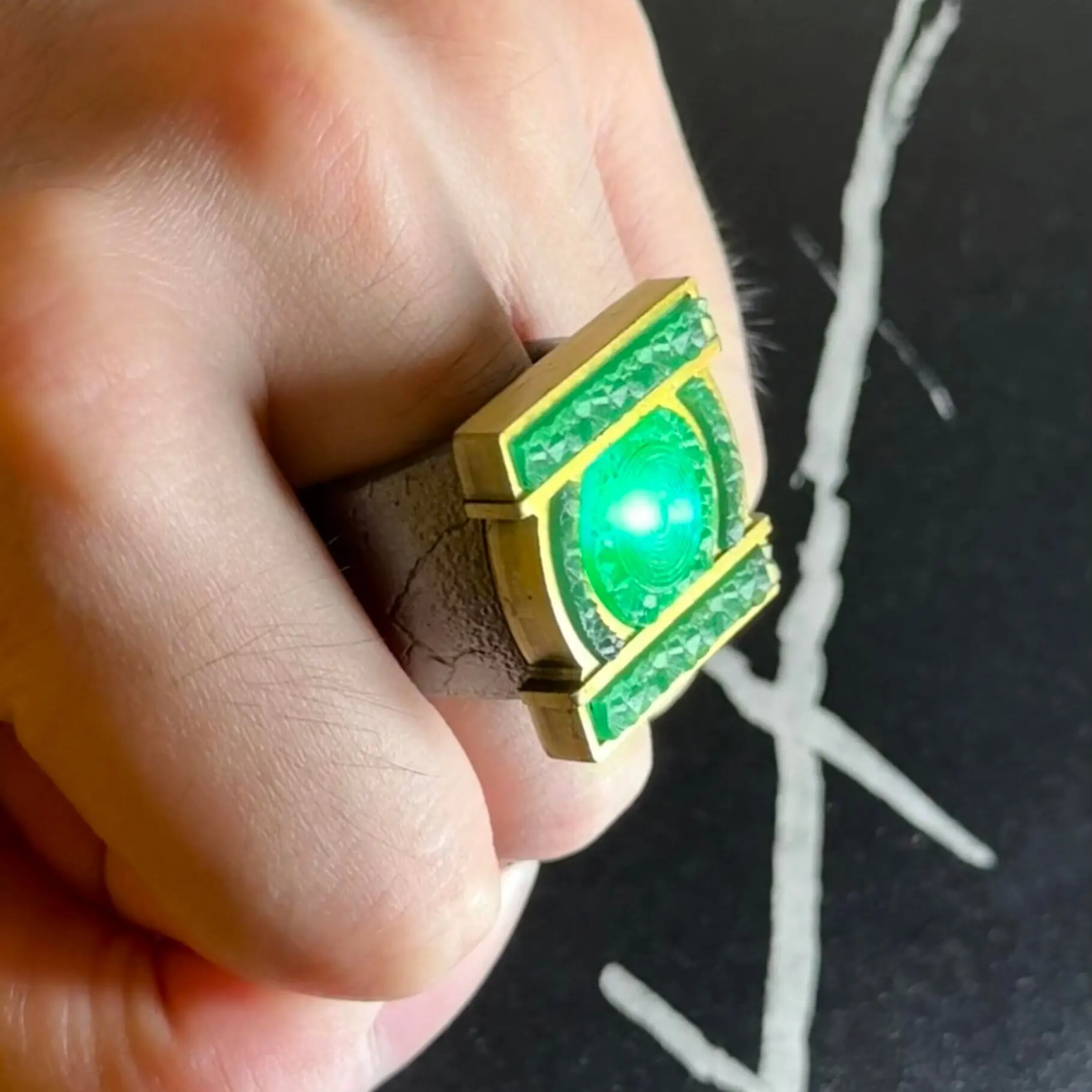 【Auf Lager】Lanterns GREEN-LANT – Cosplay Fire Prop Bewertung und Preis